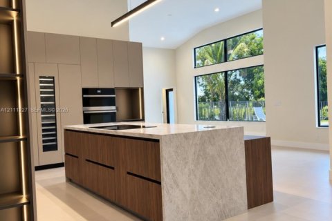 House in Weston, Florida 5 bedrooms, 348.94 sq.m. № 2428517 - photo 21