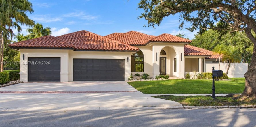 House in Weston, Florida 5 bedrooms, 348.94 sq.m. № 2428517