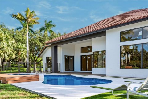 House in Weston, Florida 5 bedrooms, 348.94 sq.m. № 2428517 - photo 9