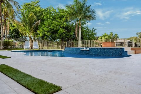 House in Weston, Florida 5 bedrooms, 348.94 sq.m. № 2428517 - photo 13