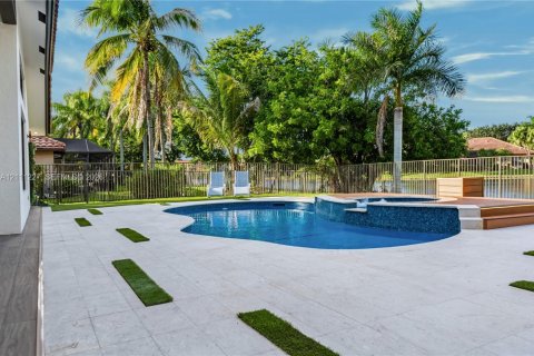 House in Weston, Florida 5 bedrooms, 348.94 sq.m. № 2428517 - photo 10