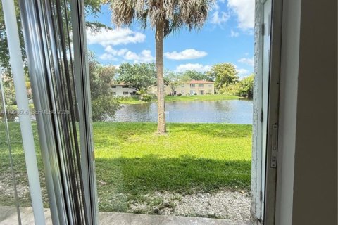 Copropriété à louer à Coral Springs, Floride: 3 chambres, 507.99 m2 № 2064237 - photo 12