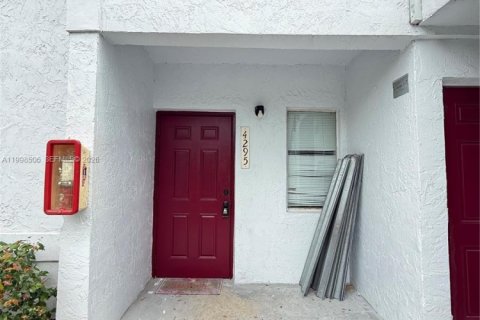 Copropriété à louer à Coral Springs, Floride: 3 chambres, 507.99 m2 № 2064237 - photo 2