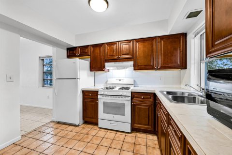 Apartment in Boca Raton, Florida 2 bedrooms, 92.9 sq.m. № 2398058 - photo 8