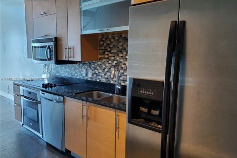 Copropriété à louer à Miami, Floride: 1 chambre, 75.16 m2 № 1934938 - photo 1