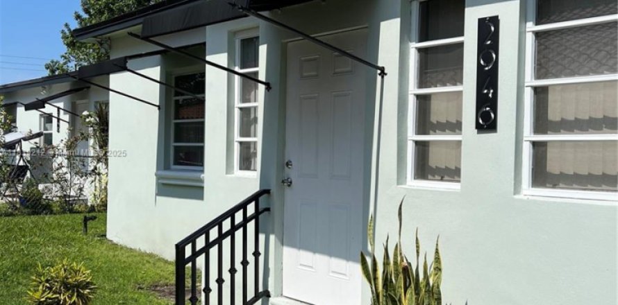 Villa ou maison à Miami, Floride 2 chambres, 102.19 m2 № 1827429