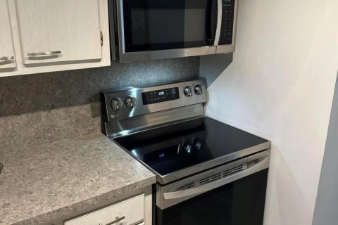 Купить кондоминиум в Уилтон-Мэнорс, Флорида 3 комнаты, 69.68м2, № 2189771 - фото 7