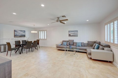 Casa en venta en Hollywood, Florida, 4 dormitorios, 197.6 m2 № 2066335 - foto 2