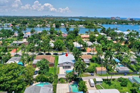Casa en venta en Hollywood, Florida, 4 dormitorios, 197.6 m2 № 2066335 - foto 16