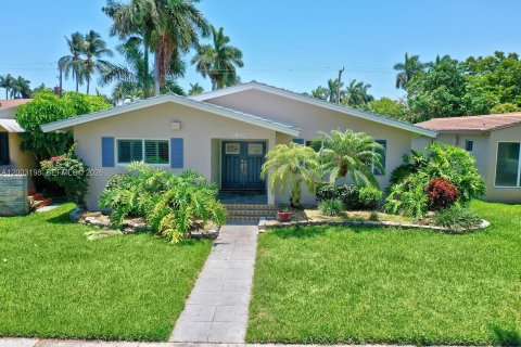 Casa en venta en Hollywood, Florida, 4 dormitorios, 197.6 m2 № 2066335 - foto 19