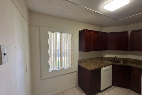 Condominio en alquiler en Sunrise, Florida, 1 dormitorio, 89.19 m2 № 2040340 - foto 7
