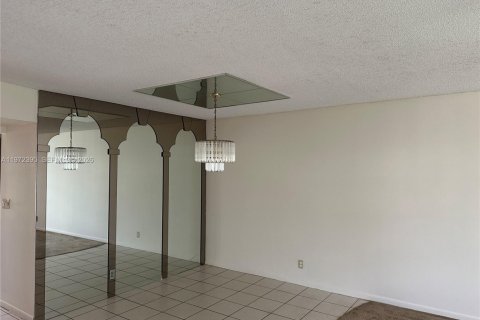 Condominio en alquiler en Sunrise, Florida, 1 dormitorio, 89.19 m2 № 2040340 - foto 10