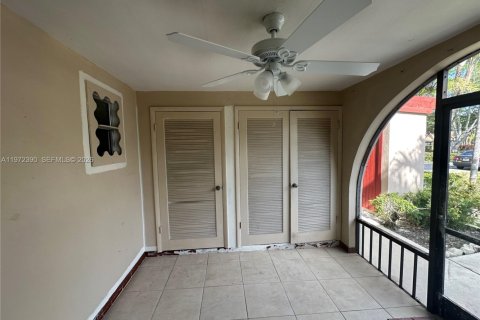 Condominio en alquiler en Sunrise, Florida, 1 dormitorio, 89.19 m2 № 2040340 - foto 3