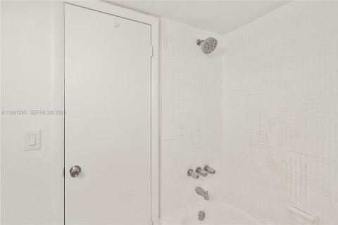 Copropriété à louer à Sunrise, Floride: 2 chambres, 87.7 m2 № 2059591 - photo 18