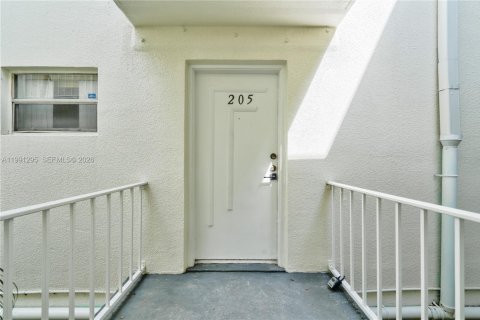 Copropriété à louer à Sunrise, Floride: 2 chambres, 87.7 m2 № 2059591 - photo 3