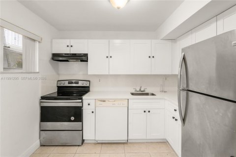 Copropriété à louer à Sunrise, Floride: 2 chambres, 87.7 m2 № 2059591 - photo 5
