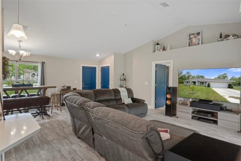 Casa en venta en Weeki Wachee, Florida, 4 dormitorios, 177.54 m2 № 1767794 - foto 9