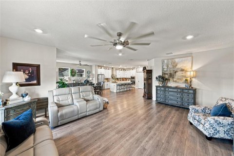 House in San Antonio, Florida 4 bedrooms, 256.22 sq.m. № 2403640 - photo 1