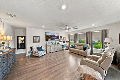 House in San Antonio, Florida 4 bedrooms, 256.22 sq.m. № 2403640 - photo 2