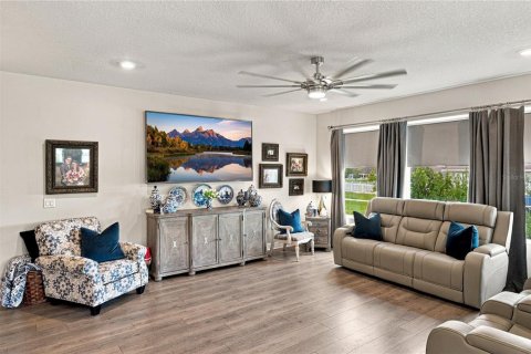 House in San Antonio, Florida 4 bedrooms, 256.22 sq.m. № 2403640 - photo 3