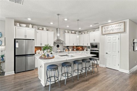 House in San Antonio, Florida 4 bedrooms, 256.22 sq.m. № 2403640 - photo 8