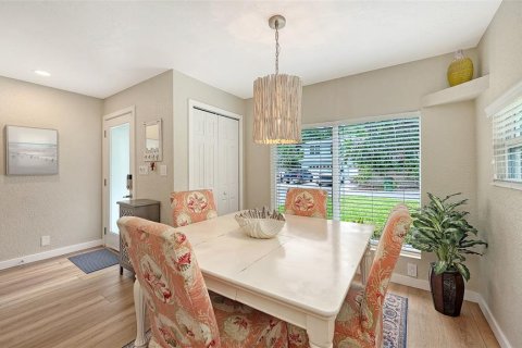 House in Sarasota, Florida 2 bedrooms, 102.01 sq.m. № 2195297 - photo 10