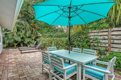 House in Sarasota, Florida 2 bedrooms, 102.01 sq.m. № 2195297 - photo 26