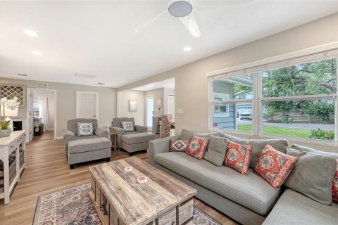 House in Sarasota, Florida 2 bedrooms, 102.01 sq.m. № 2195297 - photo 3