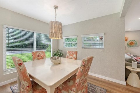 House in Sarasota, Florida 2 bedrooms, 102.01 sq.m. № 2195297 - photo 9