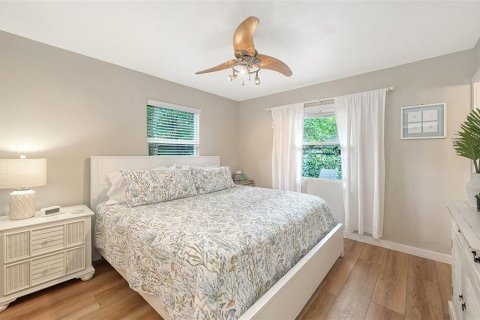 House in Sarasota, Florida 2 bedrooms, 102.01 sq.m. № 2195297 - photo 20