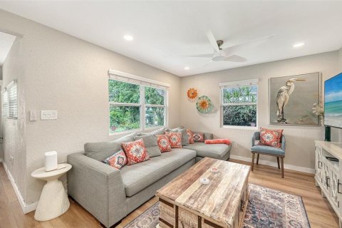 House in Sarasota, Florida 2 bedrooms, 102.01 sq.m. № 2195297 - photo 7