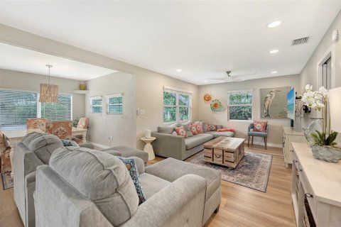 House in Sarasota, Florida 2 bedrooms, 102.01 sq.m. № 2195297 - photo 5