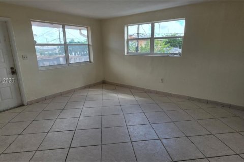Appartement à louer à Hialeah, Floride: 2 chambres, 425.49 m2 № 2012064 - photo 12