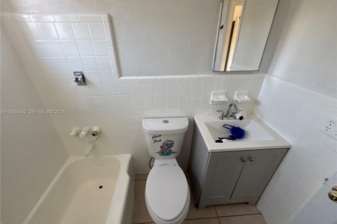 Appartement à louer à Hialeah, Floride: 2 chambres, 425.49 m2 № 2012064 - photo 14