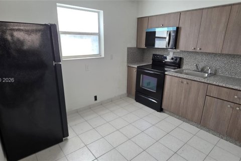Appartement à louer à Hialeah, Floride: 2 chambres, 425.49 m2 № 2012064 - photo 14