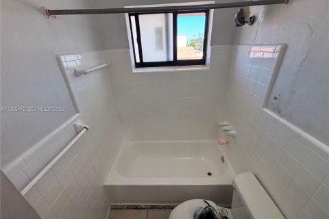 Appartement à louer à Hialeah, Floride: 2 chambres, 425.49 m2 № 2012064 - photo 13