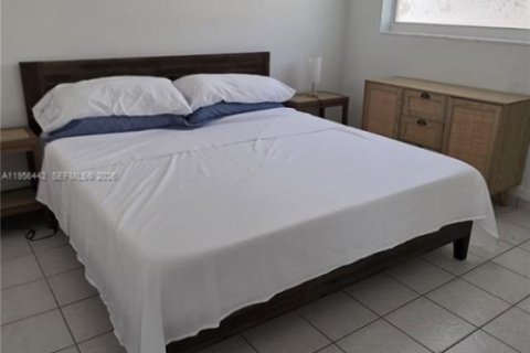 Appartement à louer à Hialeah, Floride: 2 chambres, 425.49 m2 № 2012064 - photo 5
