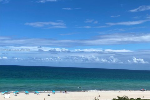 Condominio en alquiler en Miami Beach, Florida, 1 dormitorio, 75.25 m2 № 2053552 - foto 3