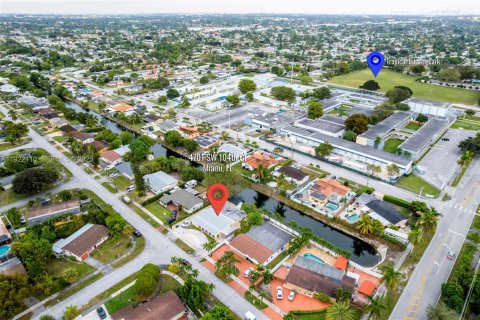 Villa ou maison à louer à Miami, Floride: 29.64 m2 № 1986035 - photo 7