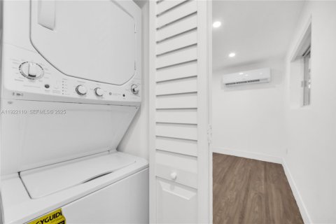 Villa ou maison à louer à Miami, Floride: 29.64 m2 № 1986035 - photo 3