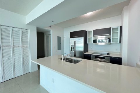 Condo in Miami, Florida, 1 bedroom № 1983639 - photo 5