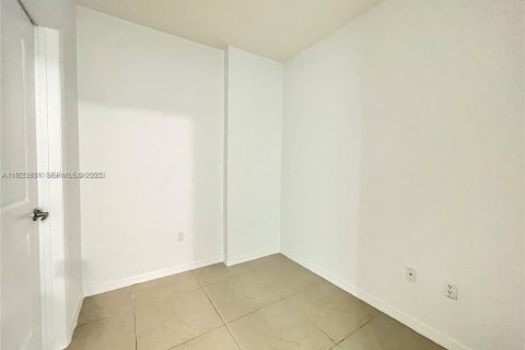 Condo in Miami, Florida, 1 bedroom № 1983639 - photo 13