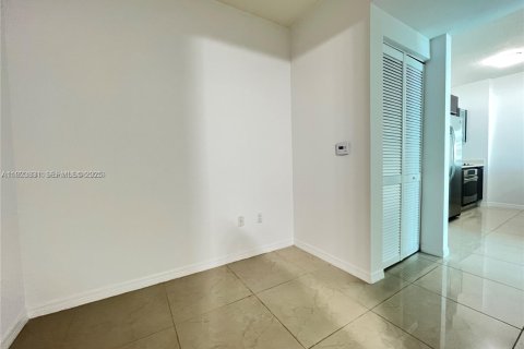 Condo in Miami, Florida, 1 bedroom № 1983639 - photo 14