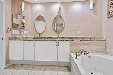 Купить виллу или дом в Юниверсити-Парк, Флорида 9 комнат, 149.48м2, № 1531468 - фото 22