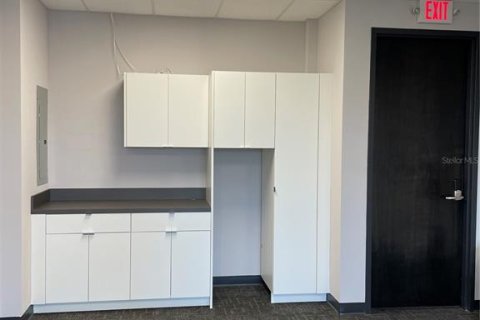 Commercial property in Orlando, Florida 71.16 sq.m. № 2211278 - photo 6