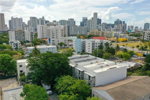 Commercial property in Miami, Florida 910.81 sq.m. № 2086594 - photo 7