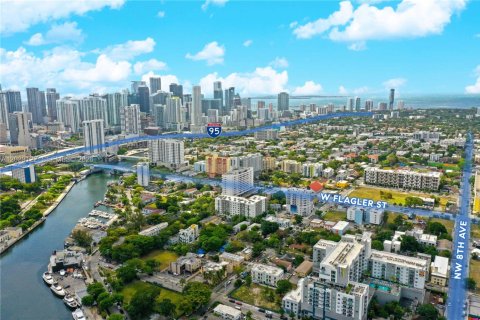 Commercial property in Miami, Florida 910.81 sq.m. № 2086594 - photo 13