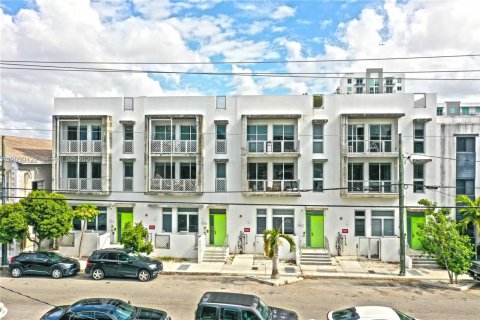Commercial property in Miami, Florida 910.81 sq.m. № 2086594 - photo 2