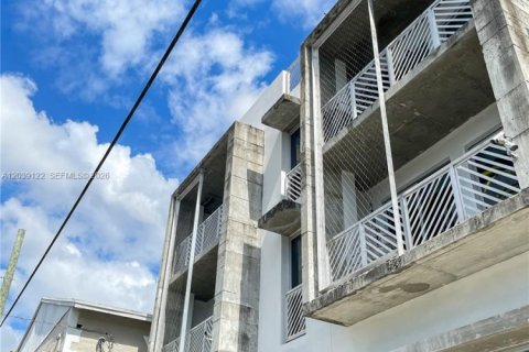 Commercial property in Miami, Florida 910.81 sq.m. № 2086594 - photo 9