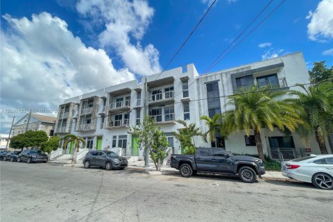 Commercial property in Miami, Florida 910.81 sq.m. № 2086594 - photo 8